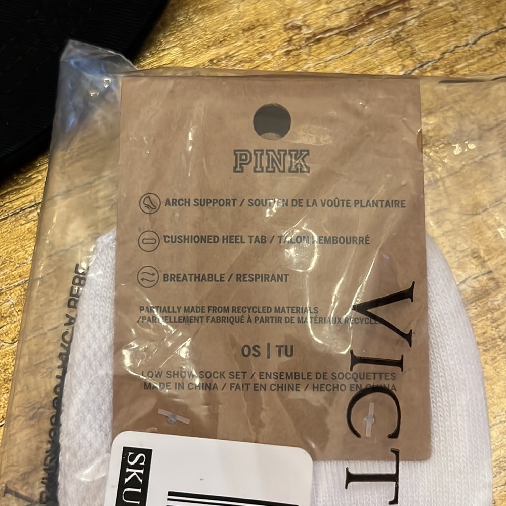 NWT Victoria’s Secret/Pink hat and sock 2pack - Picture 7 of 13